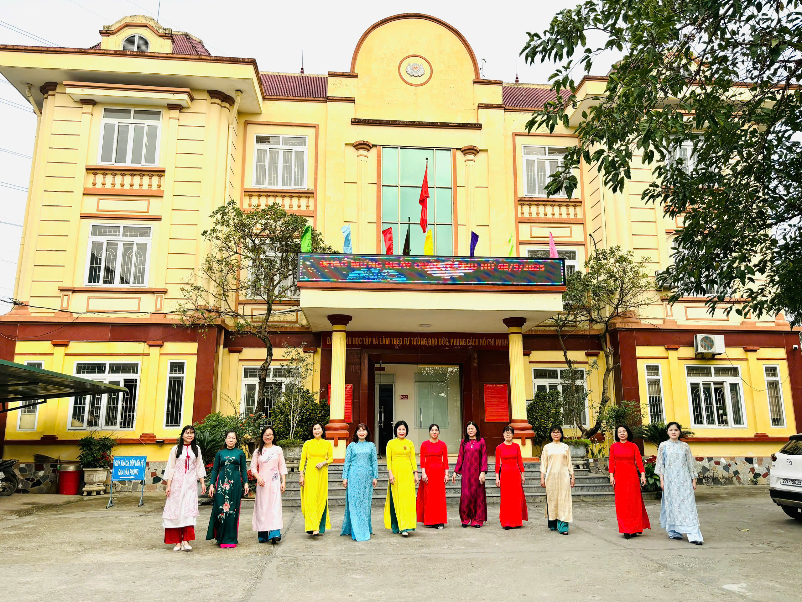 Công chức, người lao động Cục Thi hành án dân sự tỉnh hưởng ứng "Tuần lễ áo dài" năm 2025