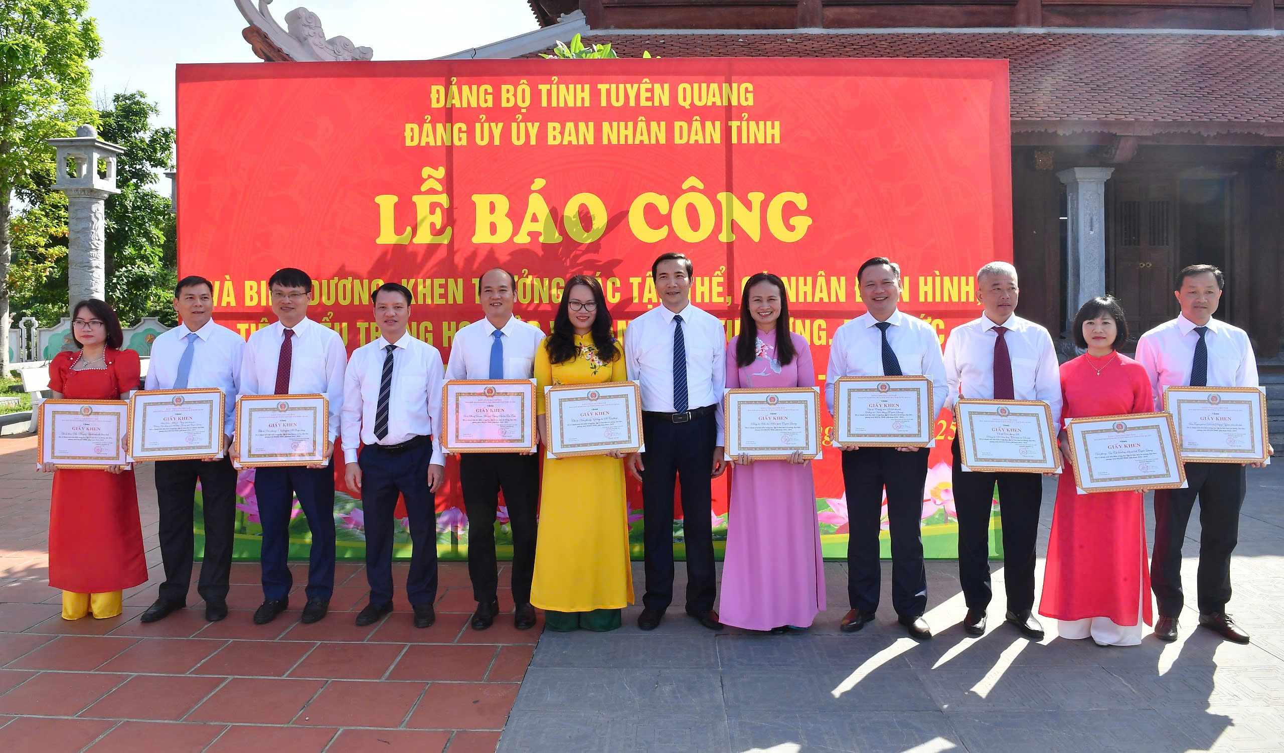 Văn phòng Cục THADS tỉnh được tặng Giấy khen về thành tích xuất sắc trong thực hiện Chỉ thị số 10-CT/TW của Bộ Chính trị