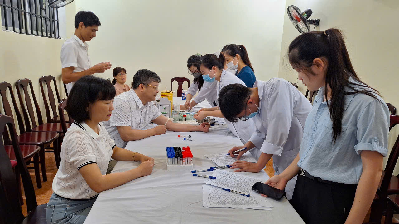 Cục Thi hành án dân sự tổ chức khám sức khoẻ định kỳ cho công chức, người lao động năm 2025