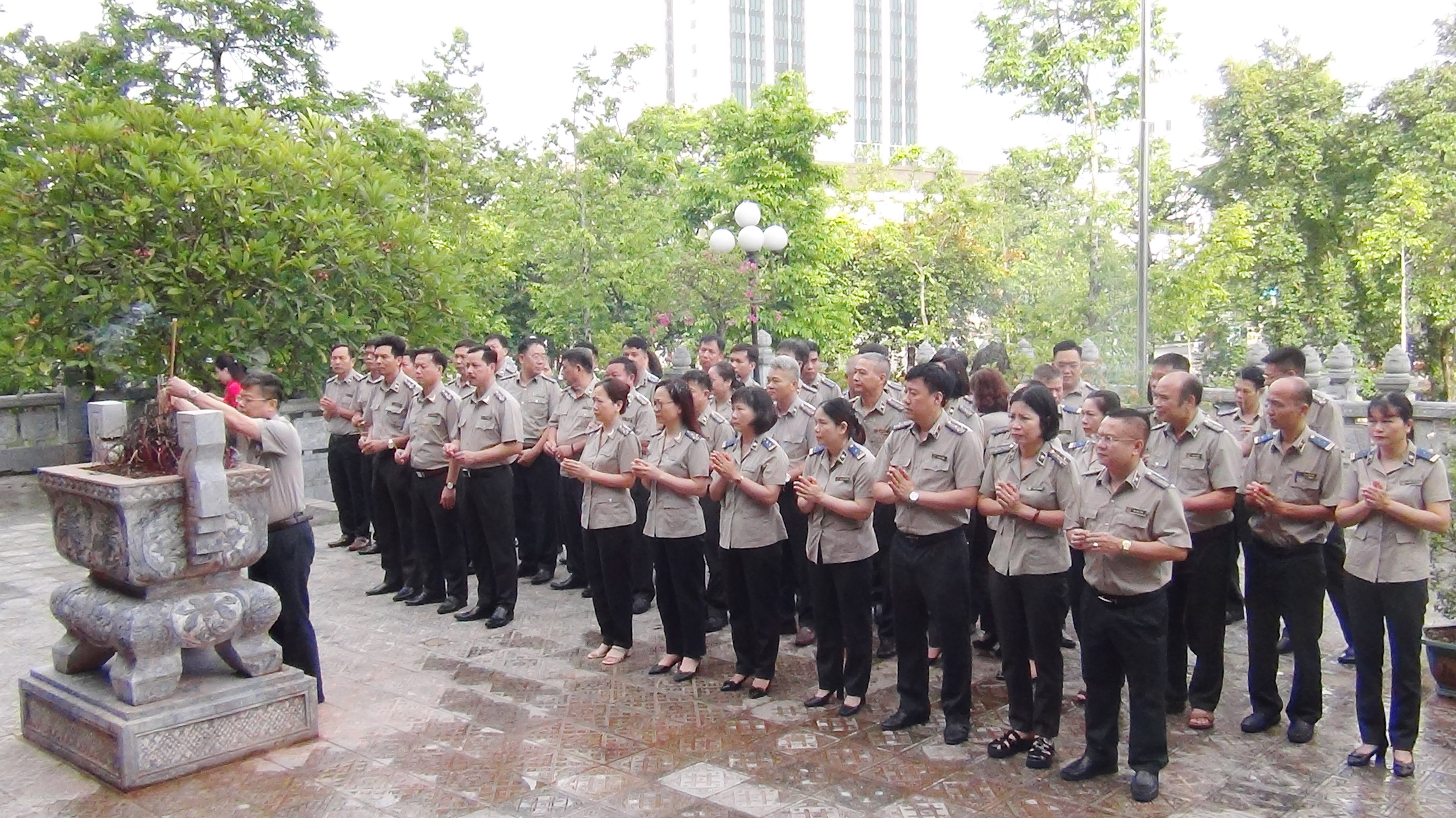 Thi hành án dân sự tỉnh Tuyên Quang tổ chức Hội nghị giao ban công tác 9 tháng năm 2025 và gặp mặt nhân dịp kỷ niệm 79 năm truyền thống THADS (19/7/1946-19/7/2025)