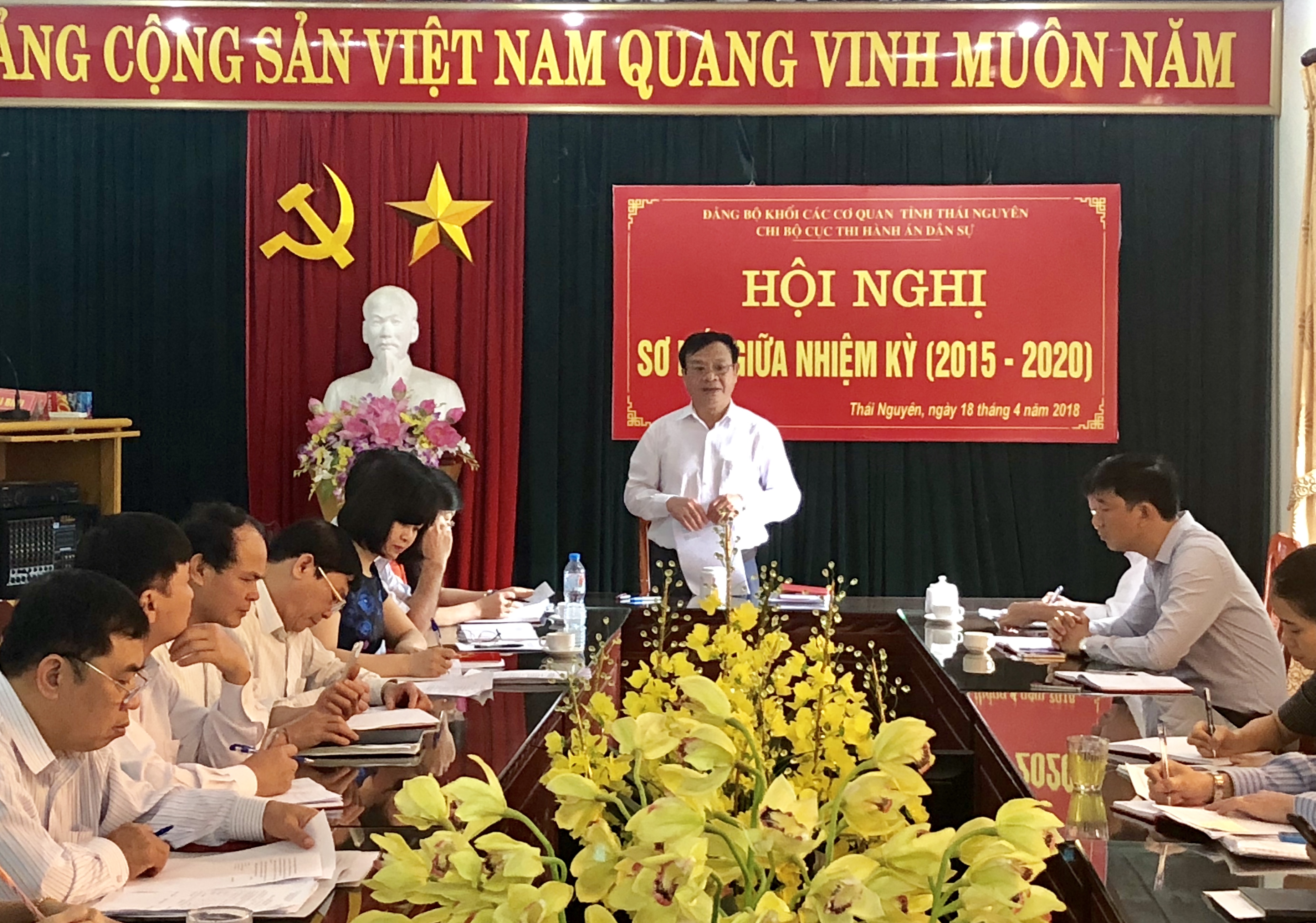 Chi bộ Cục Thi hành án dân sự tỉnh tổ chức Hội nghị sơ kết giữa nhiệm kỳ 2015-2020