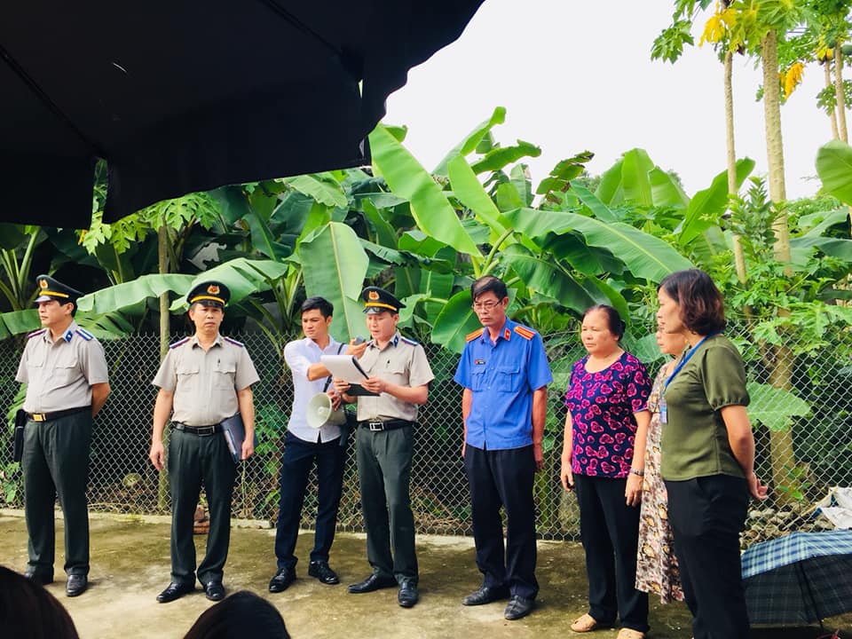 Chi cục Thi hành án dân sự thành phố Tuyên Quang tổ chức thành công buổi cưỡng chế chuyển giao quyền sử dụng đất