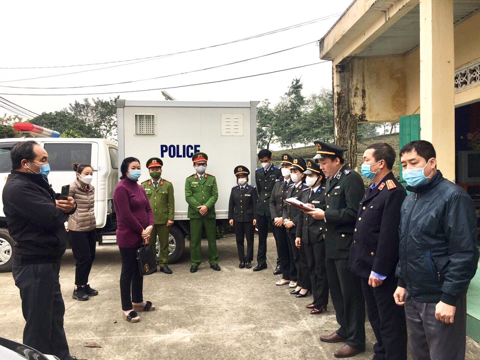 Chi cục THADS thành phố tổ chức cưỡng chế thành công giao tài sản, QSD đất cho người được thi hành án