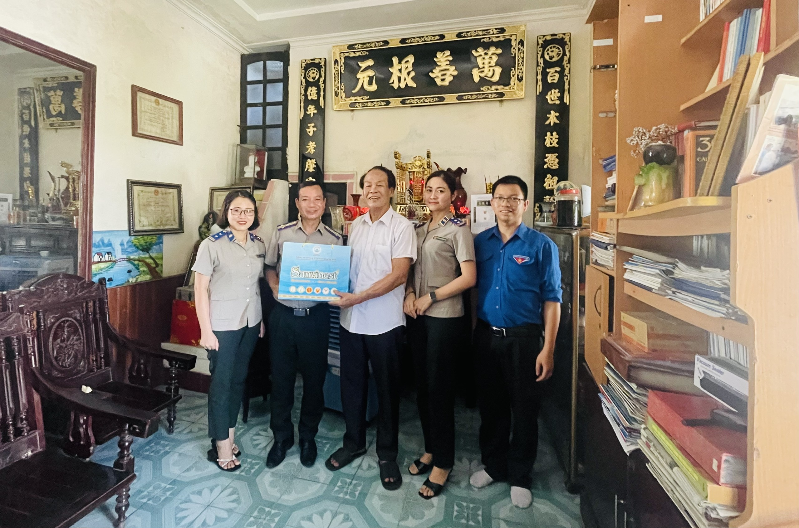 Thăm, tặng quà nhân kỷ niệm 76 năm ngày thương binh liệt sỹ (27/71947 - 27/7/2023)