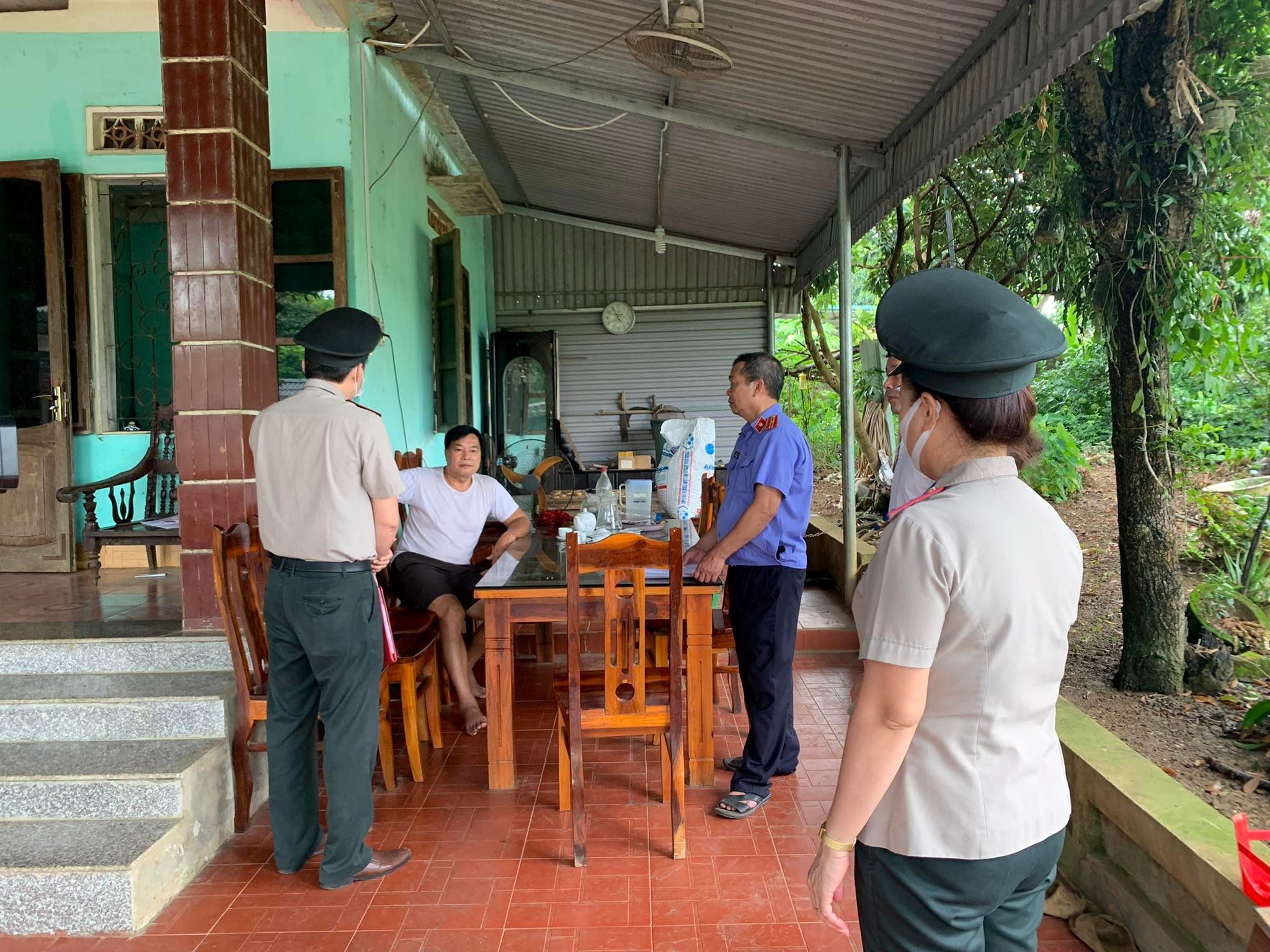 Thực hiện đợt thi đua cao điểm Chi cục thành phố tổ chức cưỡng chế giao đất thành công buộc giao quyền sử dụng đất, tài sản trên đất.