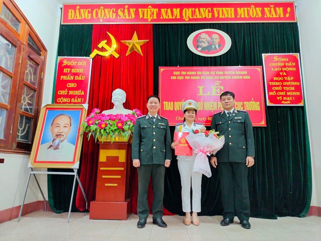 Chi cục Thi hành án dân sự huyện Chiêm Hoá công bố Quyết định bổ nhiệm Phó Chi cục trưởng Chi cục Thi hành án dân sự.