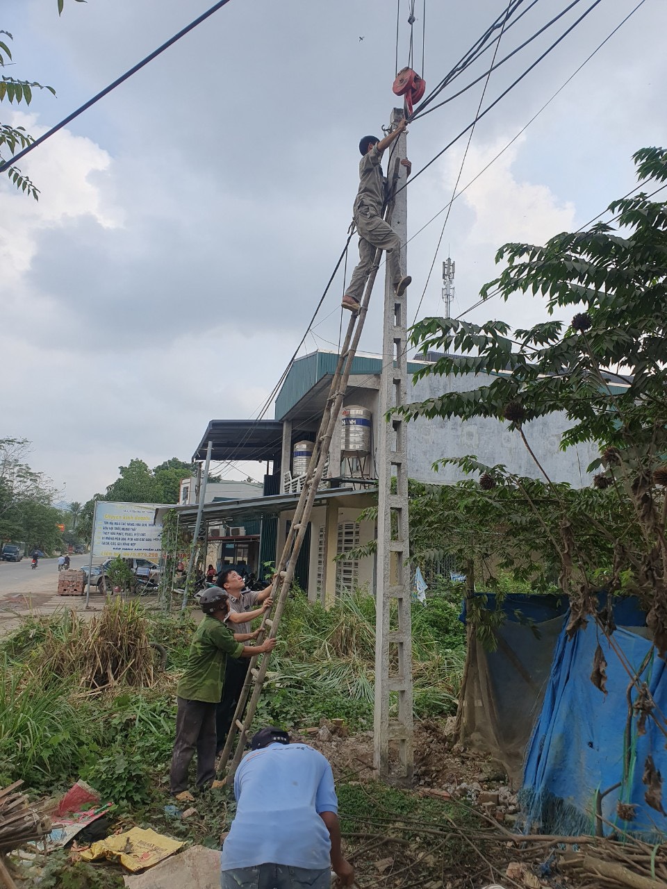 Chi cục THADS phố Tuyên Quang tổ chức thành công việc buộc thực hiện công việc đối với người phải thi hành án