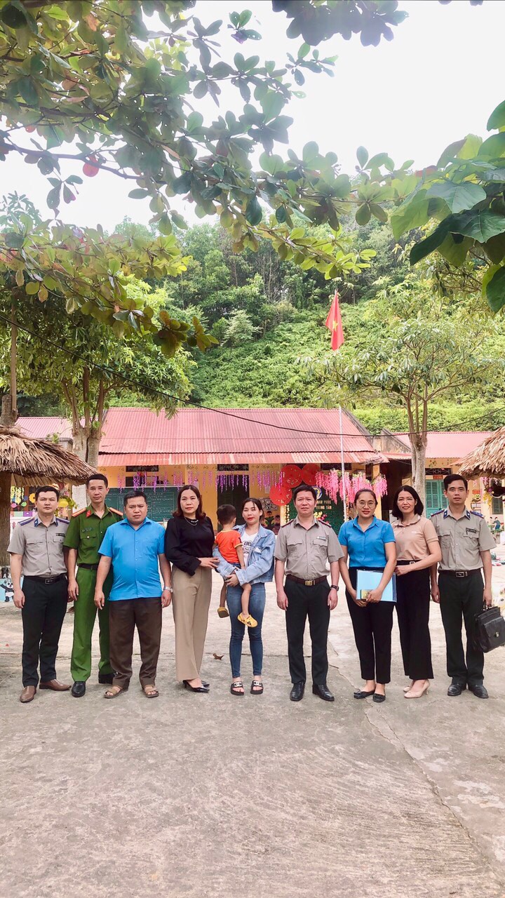 Chi cục THADS huyện Chiêm Hóa: Làm tốt công tác tuyên truyền, vận động, thuyết phục người phải thi hành án giao người chưa thành niên cho người được nuôi dưỡng