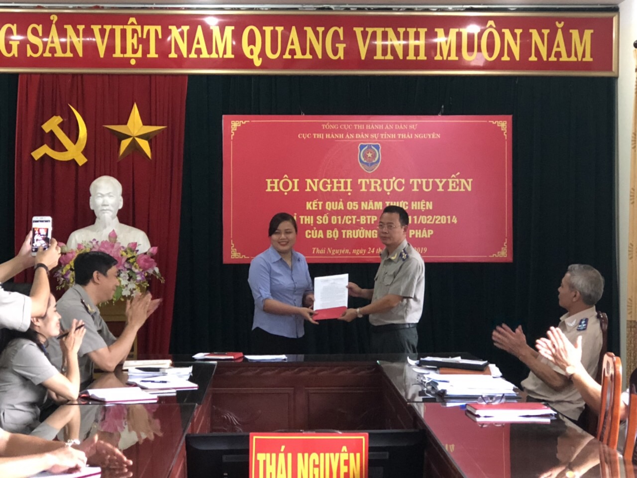 Cục THADS tỉnh công bố và trao Quyết định tuyển dụng công chức