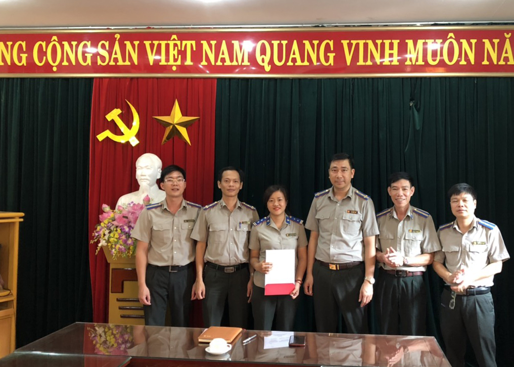 Công bố và trao Quyết định biệt phái công chức