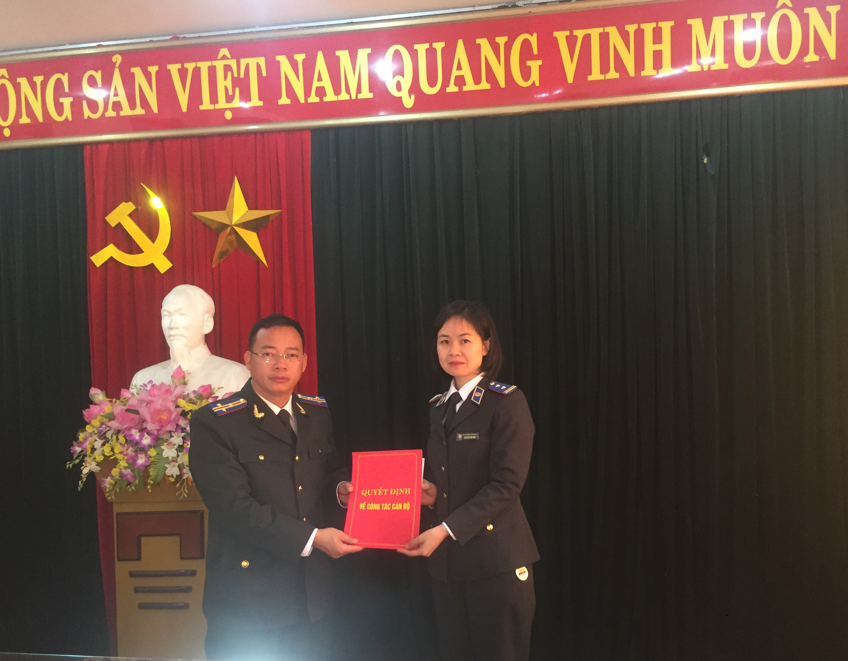 Công bố Quyết định phụ trách phòng Tổ chức cán bộ