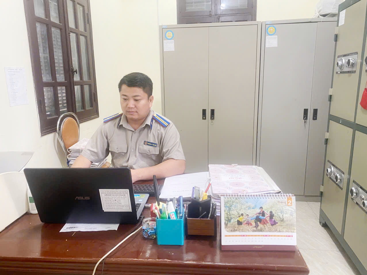 Giải quyết thành công những vụ việc phức tạp kéo dài nhờ cách tiếp cận mới của chấp hành viên sơ cấp Trương Lý Anh Sơn.