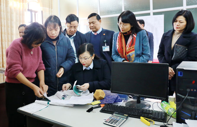 Đồng chí Bí thư Tỉnh uỷ kiểm tra hoạt động tại Trung tâm dịch vụ đấu giá tài sản