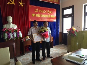 Cục THADS tỉnh Phú Thọ tổ chức Lễ trao tặng Huy hiệu 30 năm tuổi Đảng