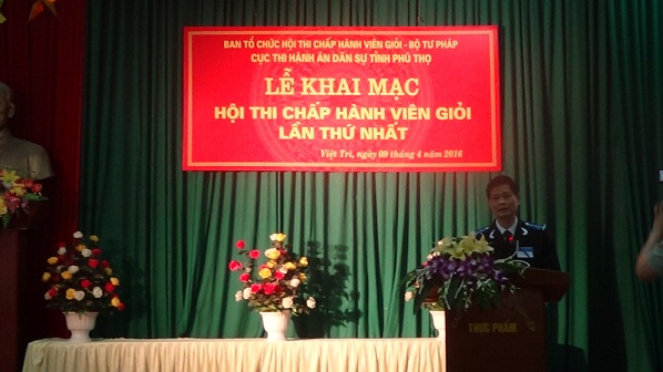 Đ/c: Nguyễn Văn Hoa - Phó cục trưởng cục thi hành án dân sự tỉnh Phú Thọ - Phó chủ tịch hội đồng thi CHV giỏi phổ biến nội qui, quy chế thi
