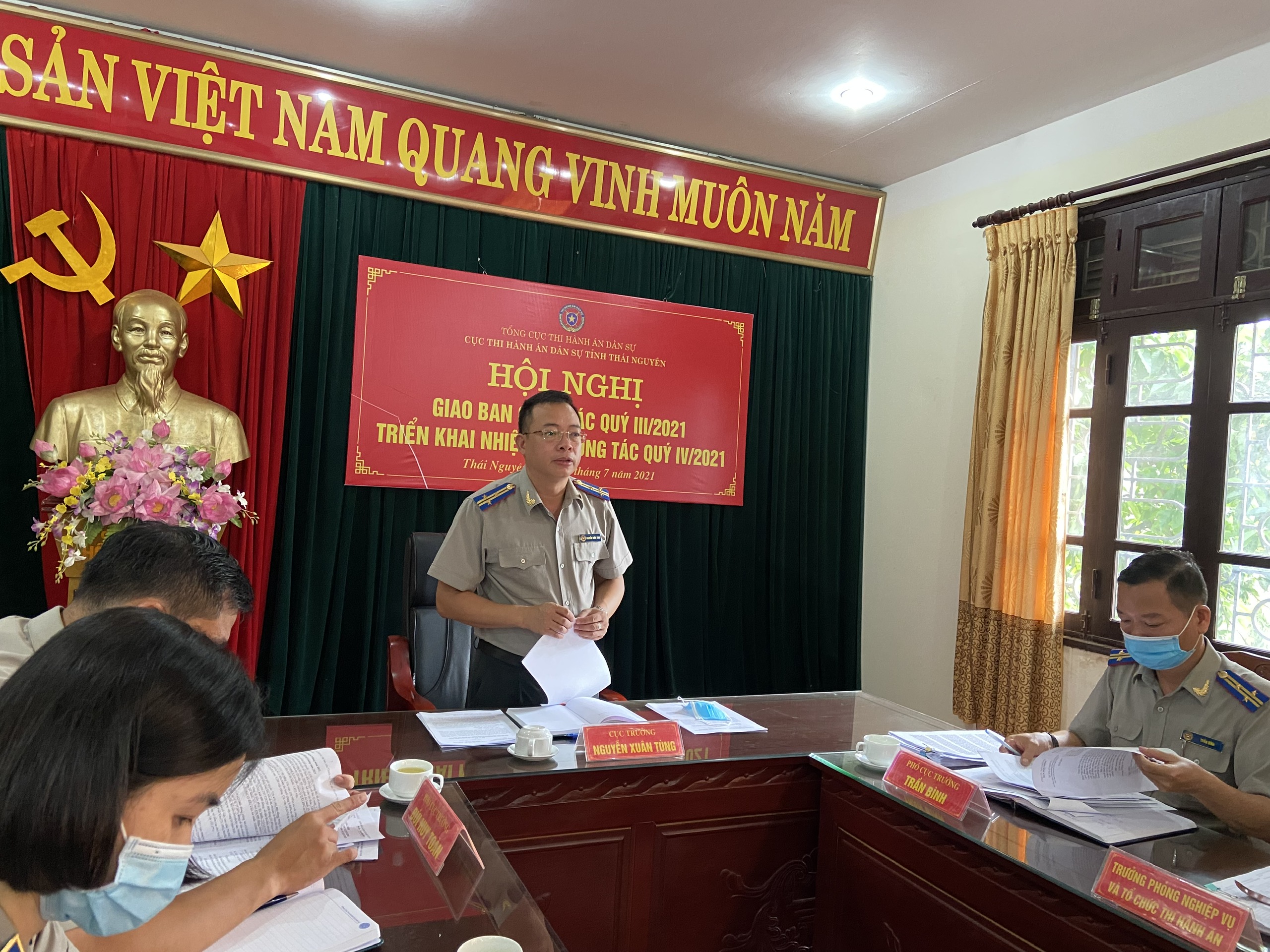 Tiếp nhận và điều động công chức