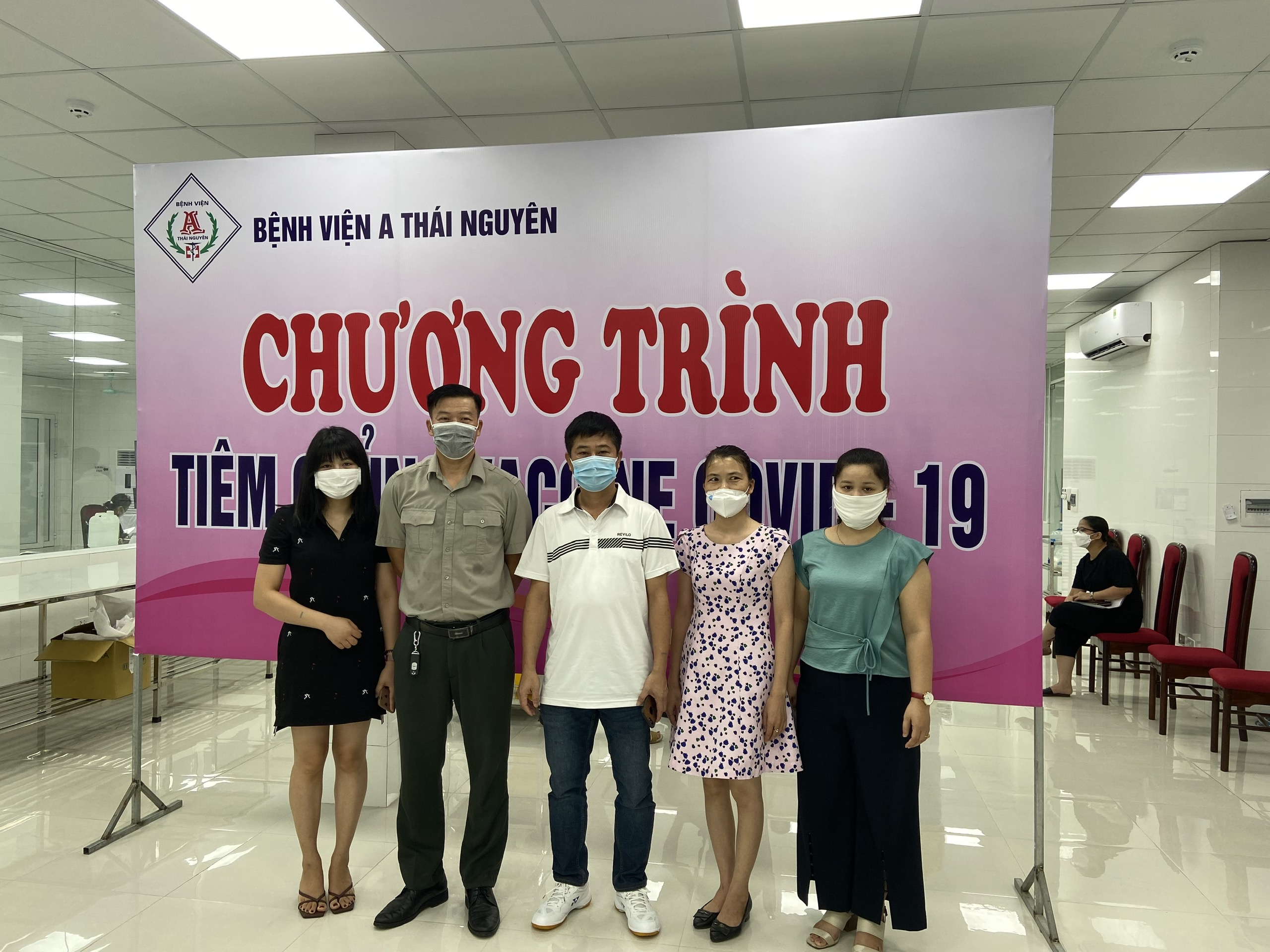 ​Công chức các cơ quan THADS tỉnh tiêm vắc xin phòng COVID-19