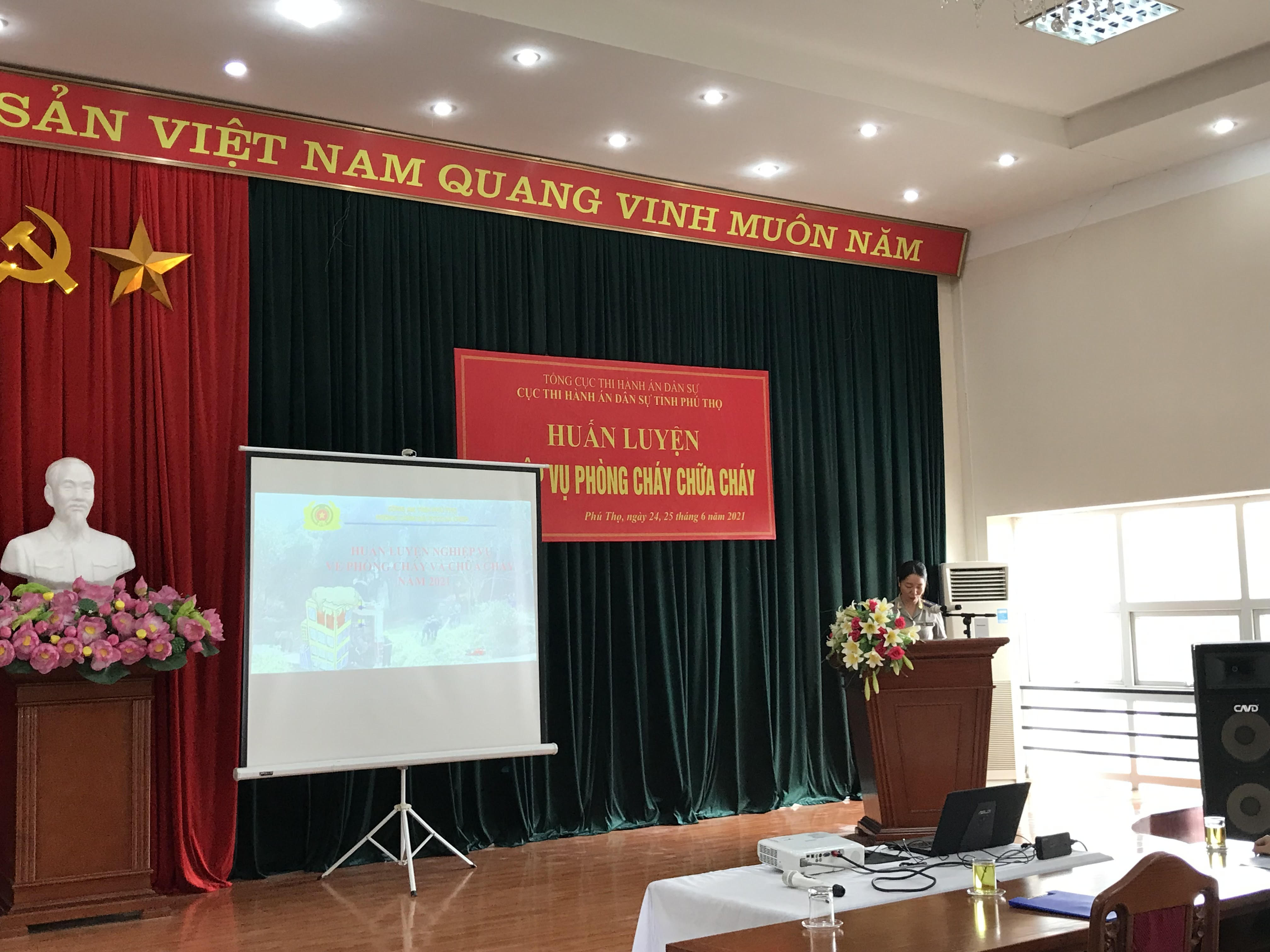 Cục THADS tỉnh Phú Thọ tổ chức huấn luyện nghiệp vụ phòng cháy và chữa cháy cho cán bộ, công chức người lao động.