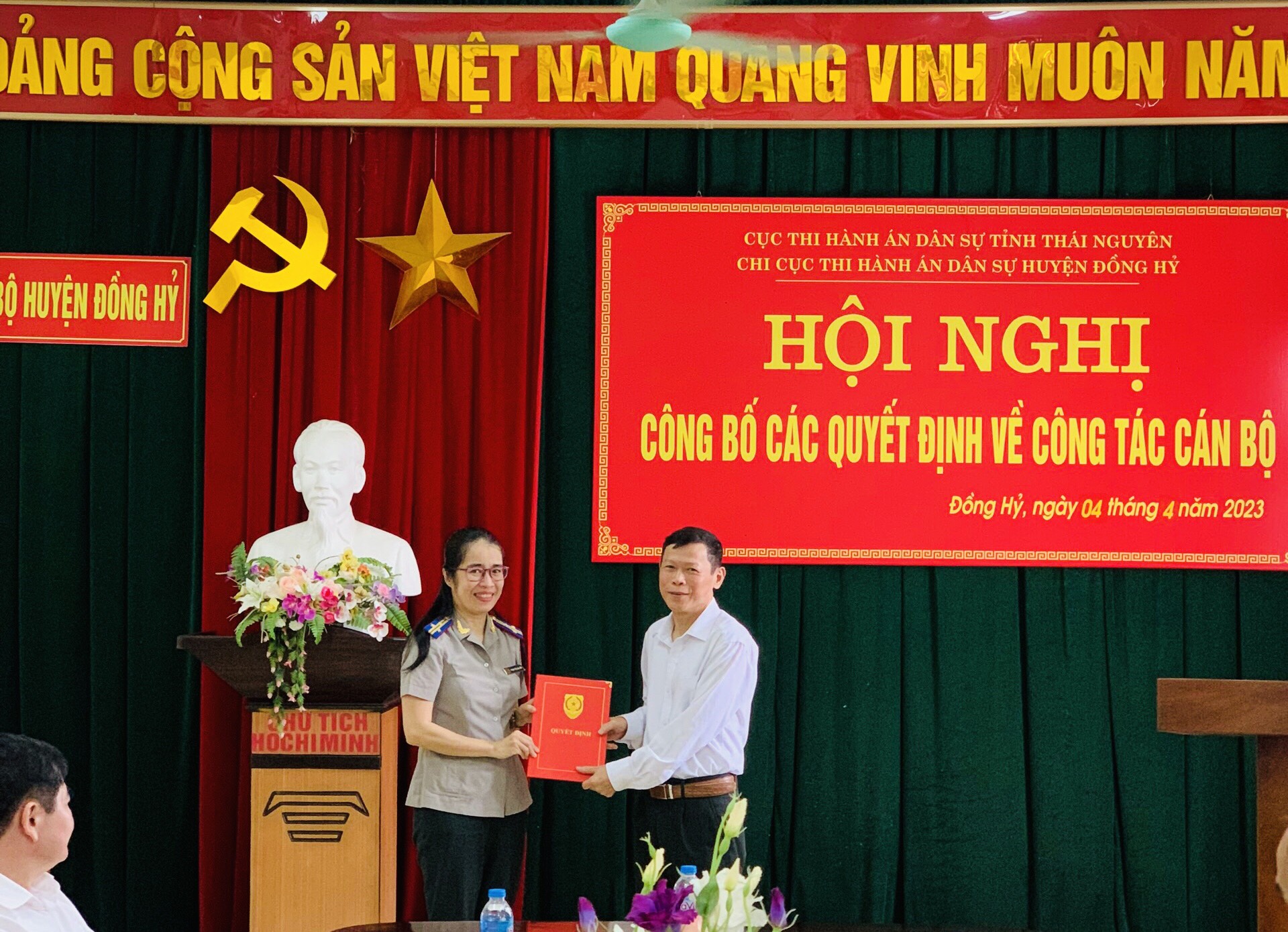 Huyện Đồng Hỷ: Công bố các quyết định về công tác cán bộ