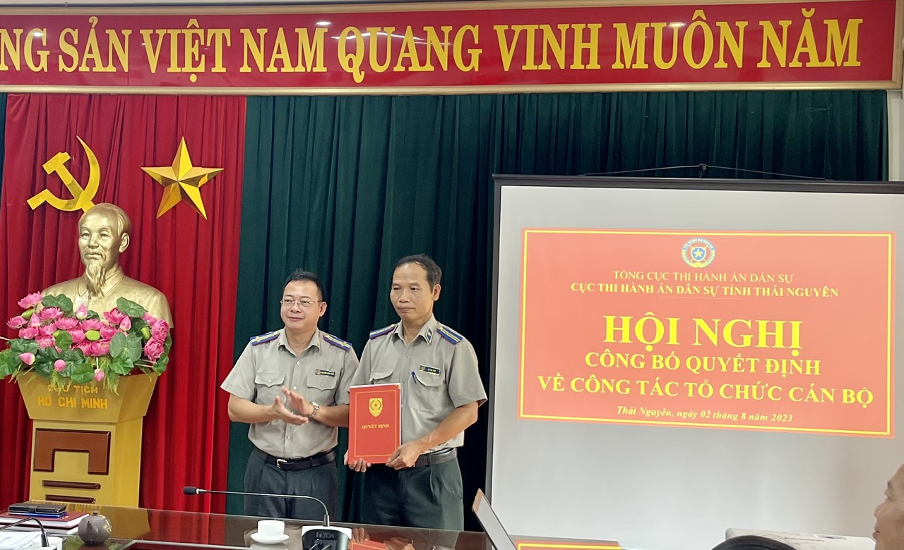 Công bố các quyết định về công tác cán bộ