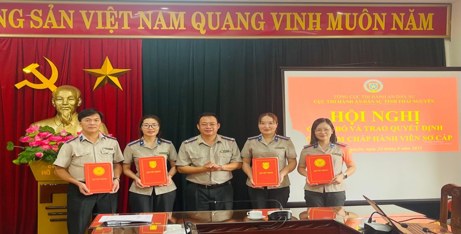 Công bố Quyết định bổ nhiệm Chấp hành viên sơ cấp