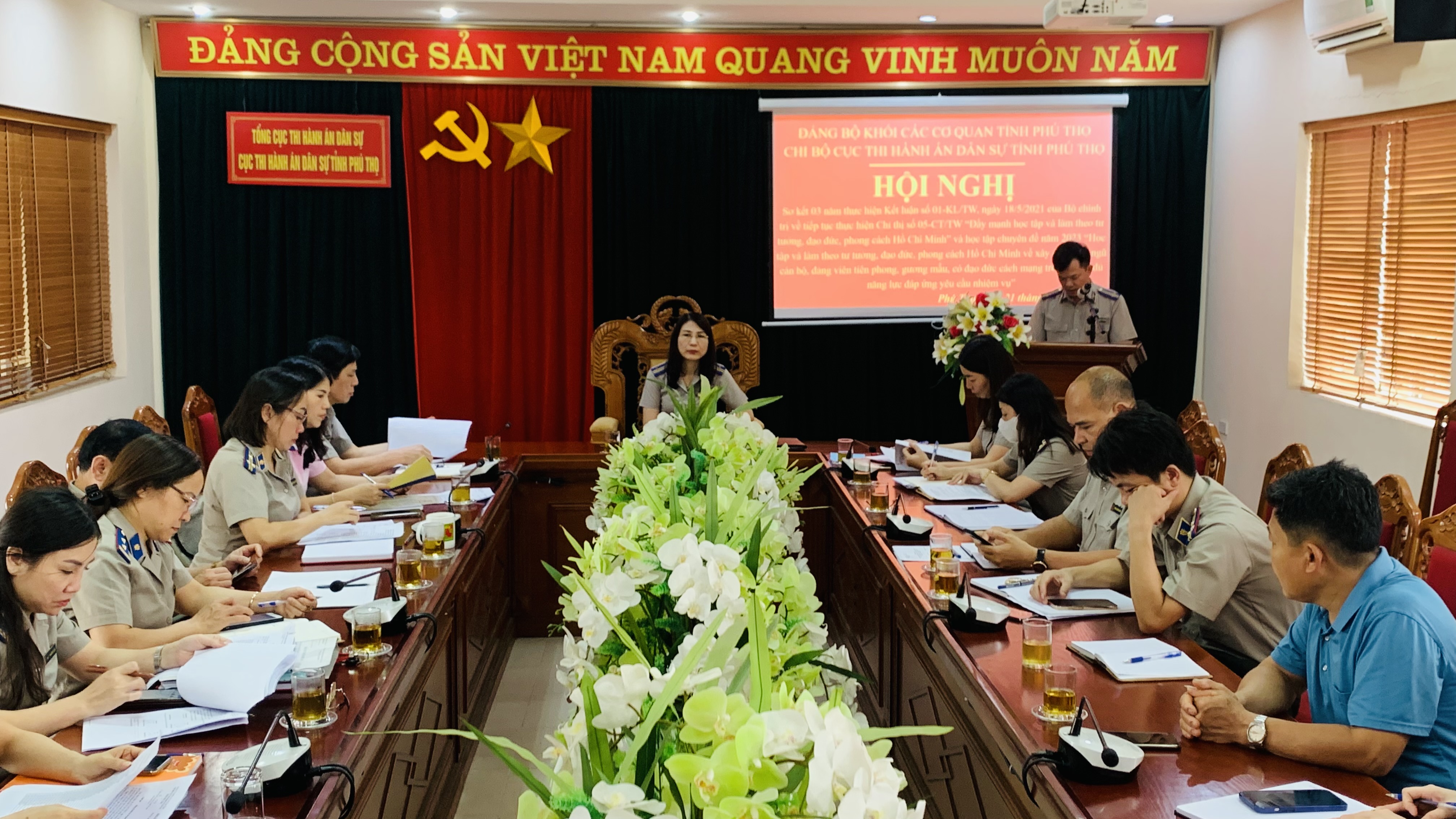 Chi bộ Cục Thi hành án dân sự tỉnh sơ kết 03 năm thực hiện Kết luận số 01-KL/TW của Bộ Chính trị và học tập chuyên đề năm 2023.