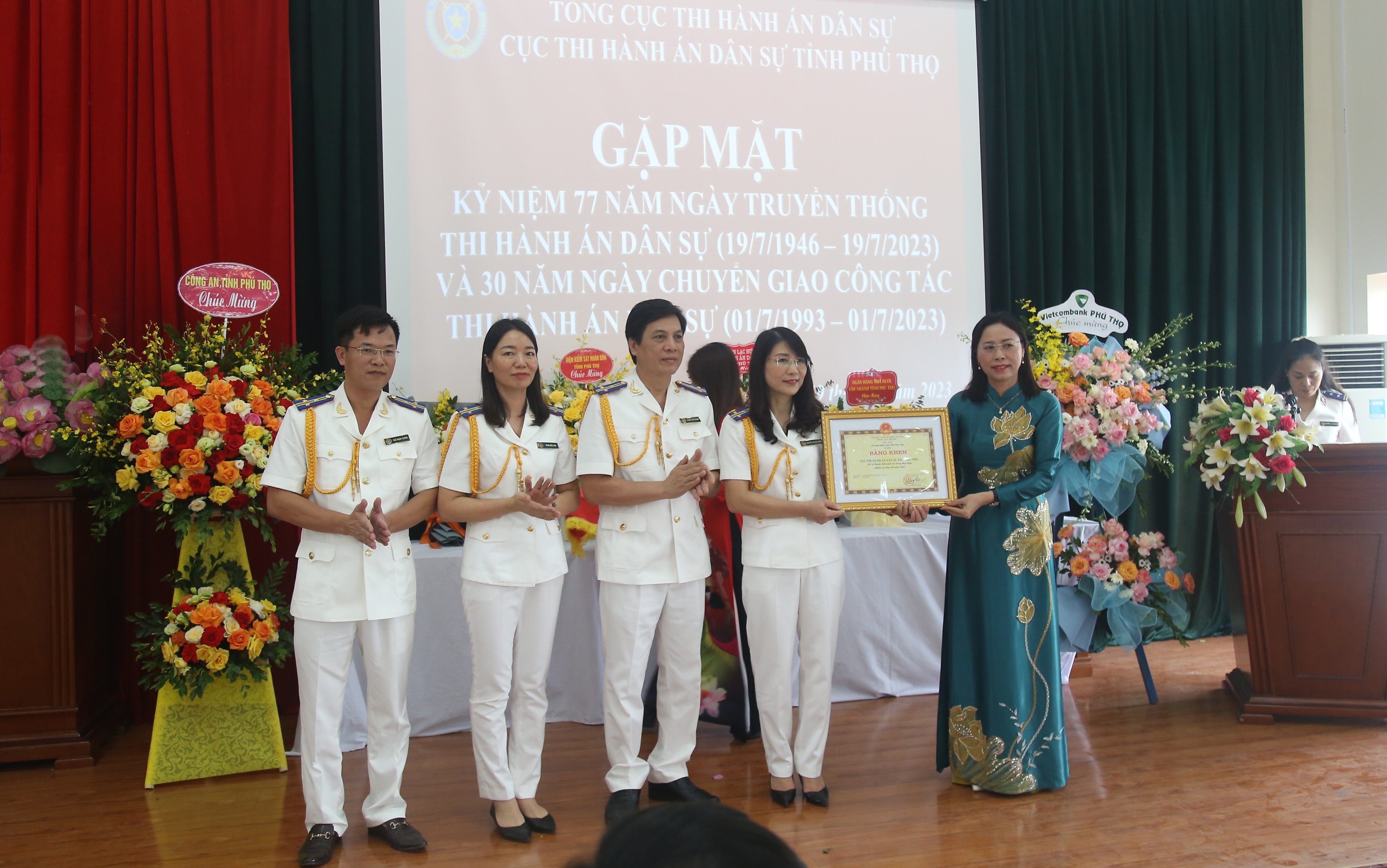 Các cơ quan Thi hành án dân sự tỉnh Phú Thọ tự hào 30 năm xây dựng và phát triển.