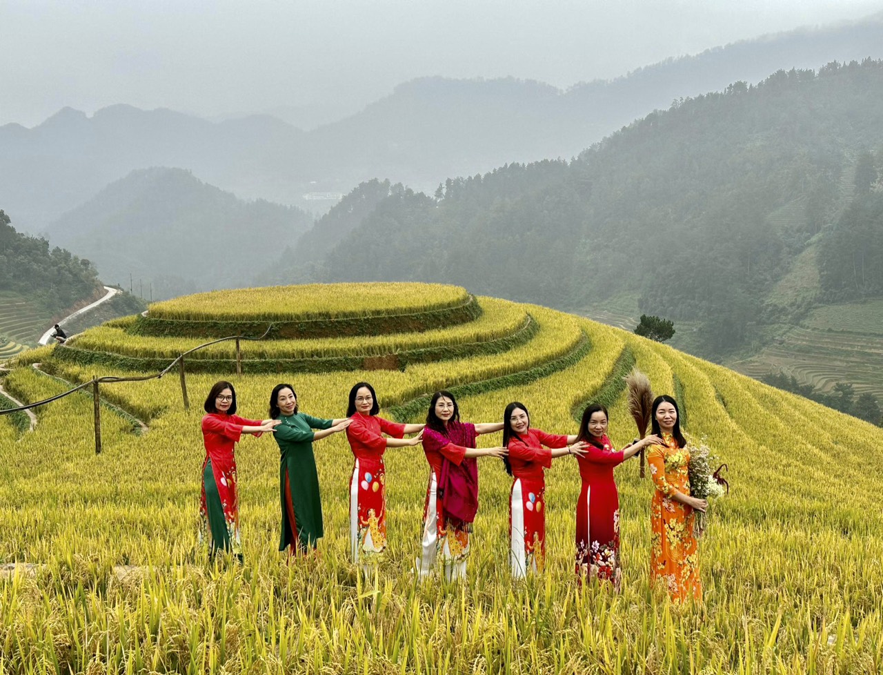 Công đoàn Cục Thi hành án dân sự tỉnh Phú Thọ đã tổ chức nhiều hoạt động sôi nổi nhằm đem lại những món quá tinh thần ý nghĩa cho công chức, người lao động nữ trong cơ quan