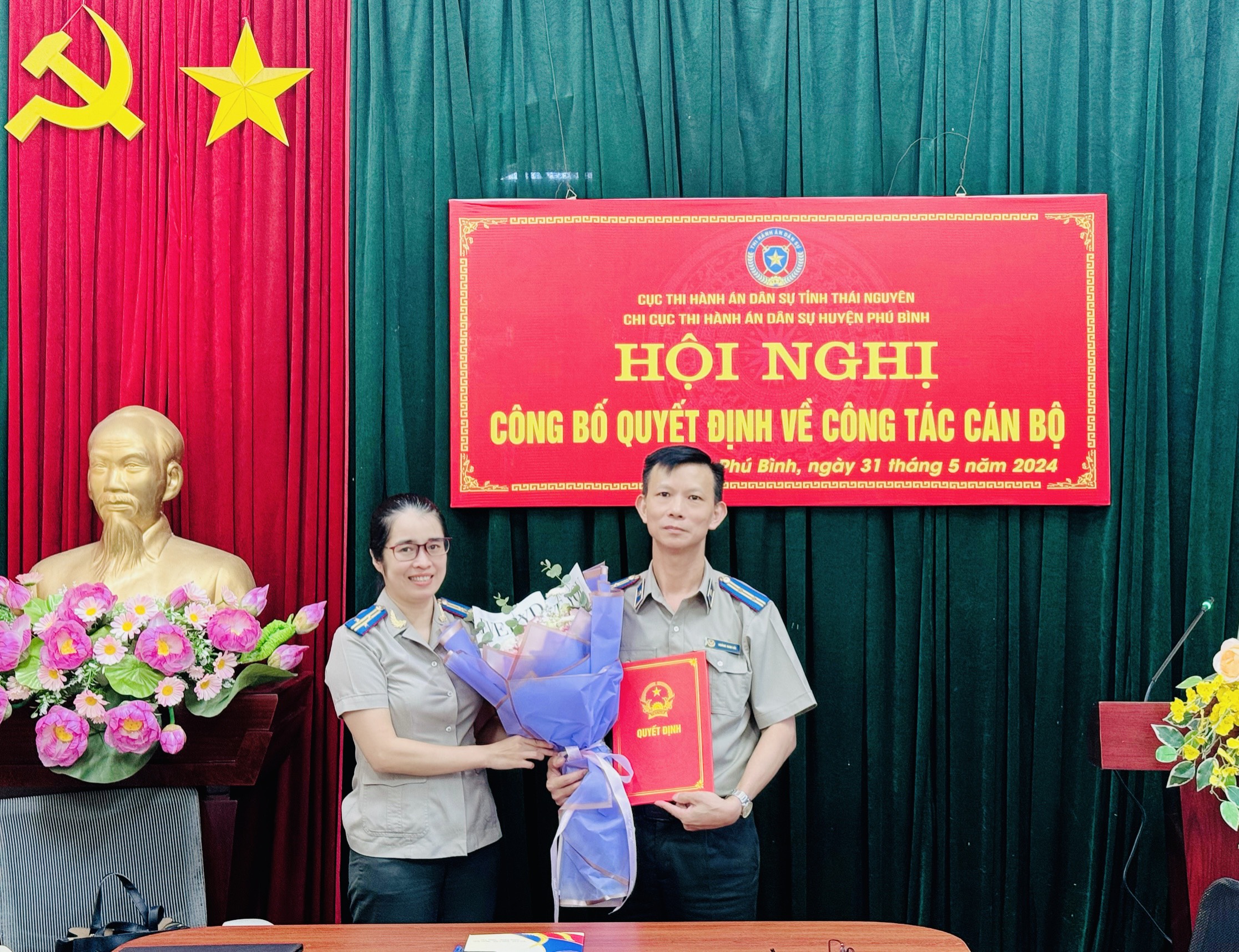 Công bố Quyết định bổ nhiệm công chức giữ chức vụ lãnh đạo tại Chi cục THADS huyện Phú Bình