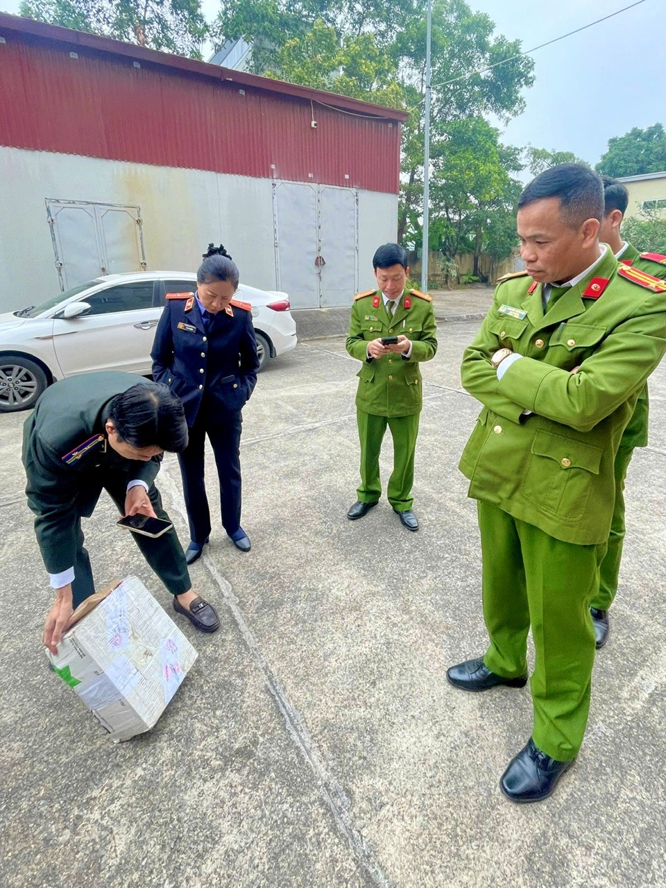 Cục Thi hành án dân sự tỉnh Phú Thọ phối hợp các cơ quan chuyên môn tiêu hủy vật chứng là ma túy liên quan vụ án hình sự