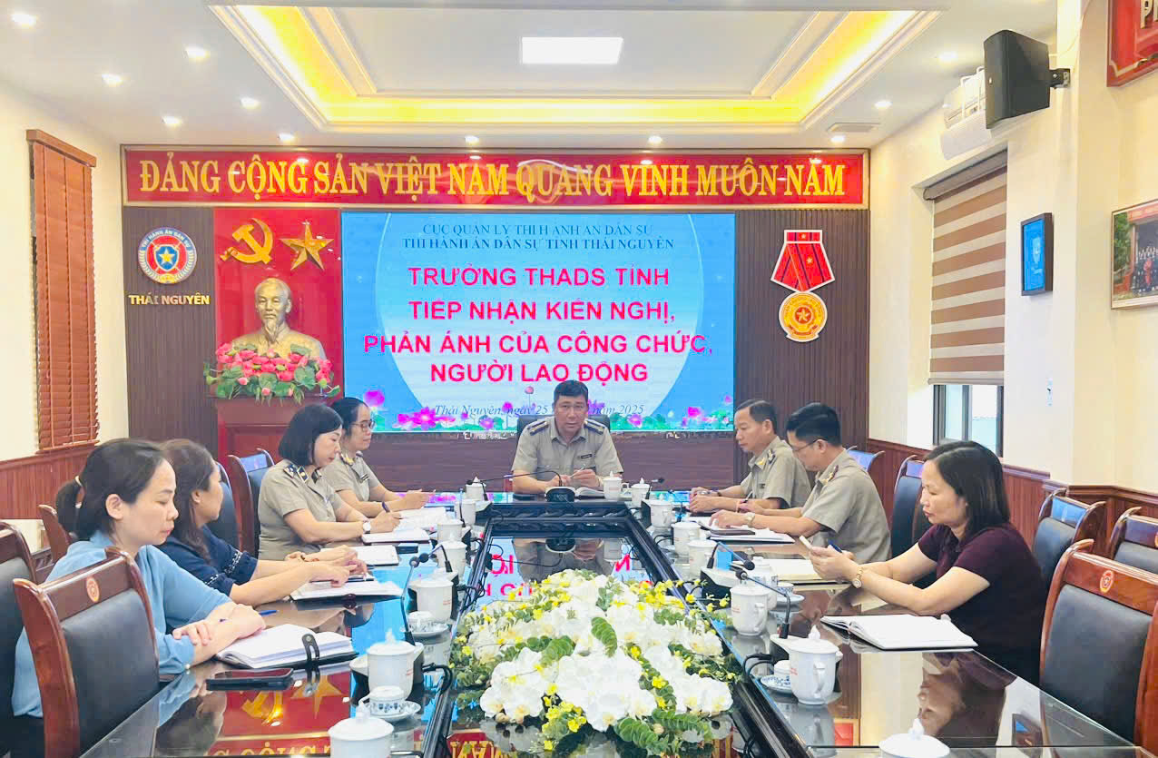 Trưởng Thi hành án dân sự tỉnh Thái Nguyên tiếp nhận kiến nghị, phản ánh của công chức, người lao động