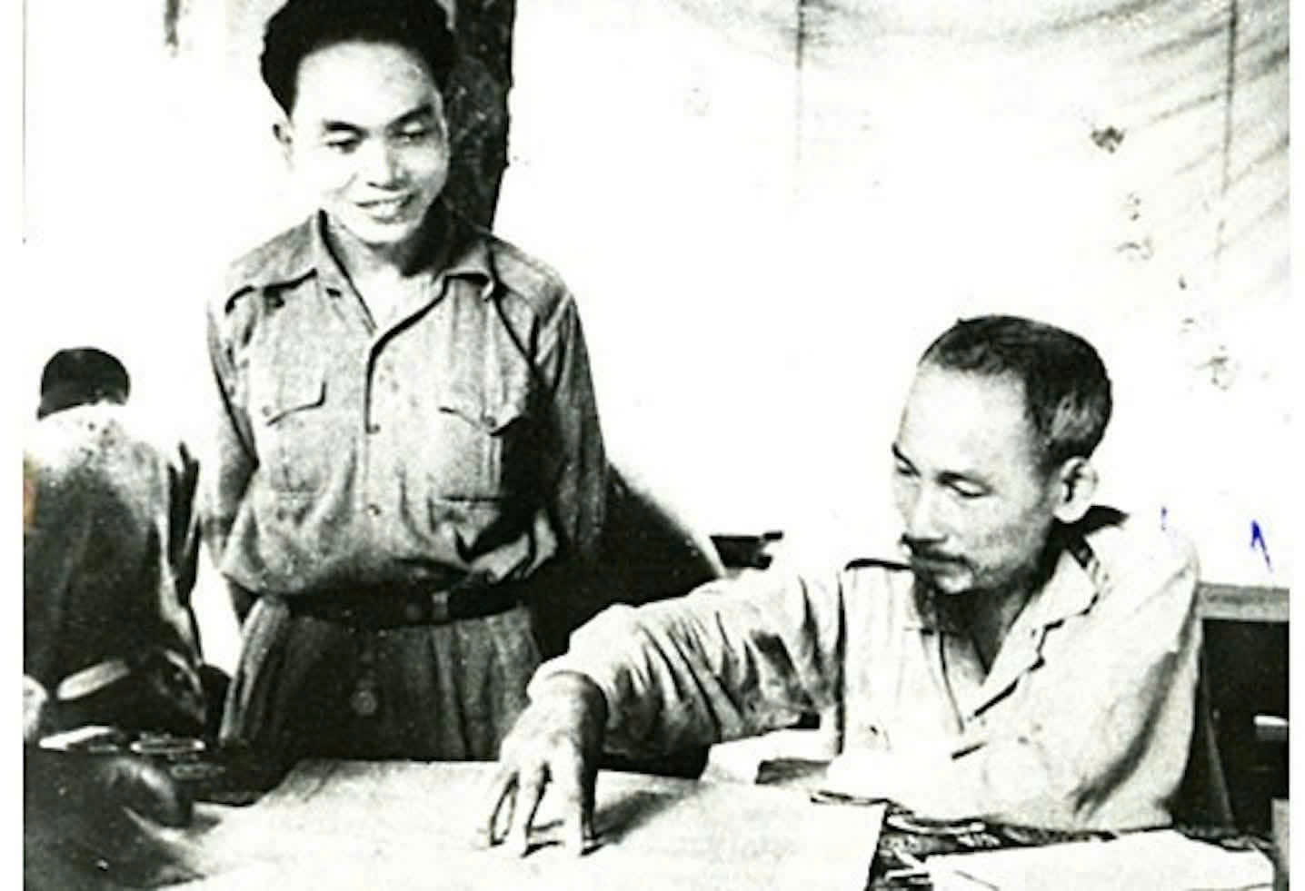 TỪ CÁCH DÙNG NGƯỜI CỦA CHỦ TỊCH HỒ CHÍ MINH, SUY NGHĨ VỀ CÔNG TÁC CÁN BỘ HIỆN NAY