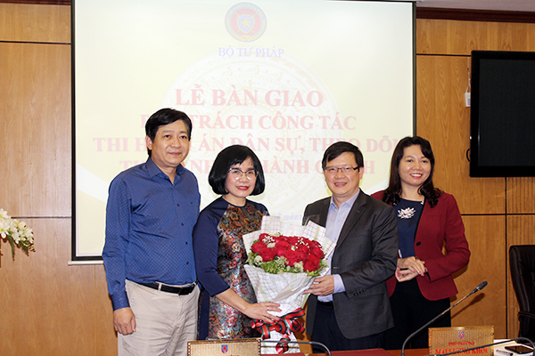 Bàn giao công tác thi hành án dân sự, theo dõi thi hành án hành chính