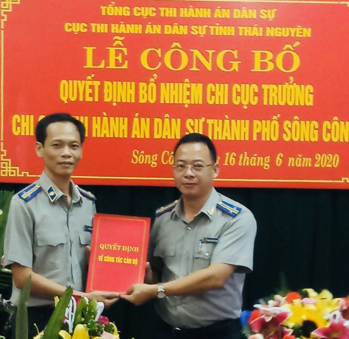 Trao quyết định của Tổng cục trưởng Tổng cục THADS bổ nhiệm Chi cục trưởng Chi cục THADS TP Sông Công