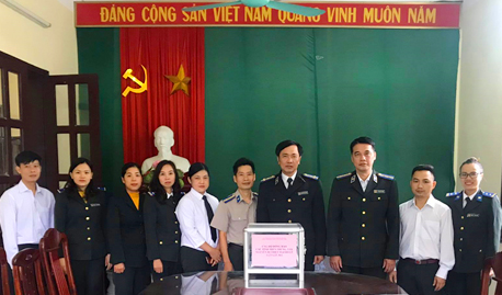 Chi cục THADS huyện Phú Lương chung tay ủng hộ đồng bào  miền Trung bị thiệt hại do mưa lũ gây ra