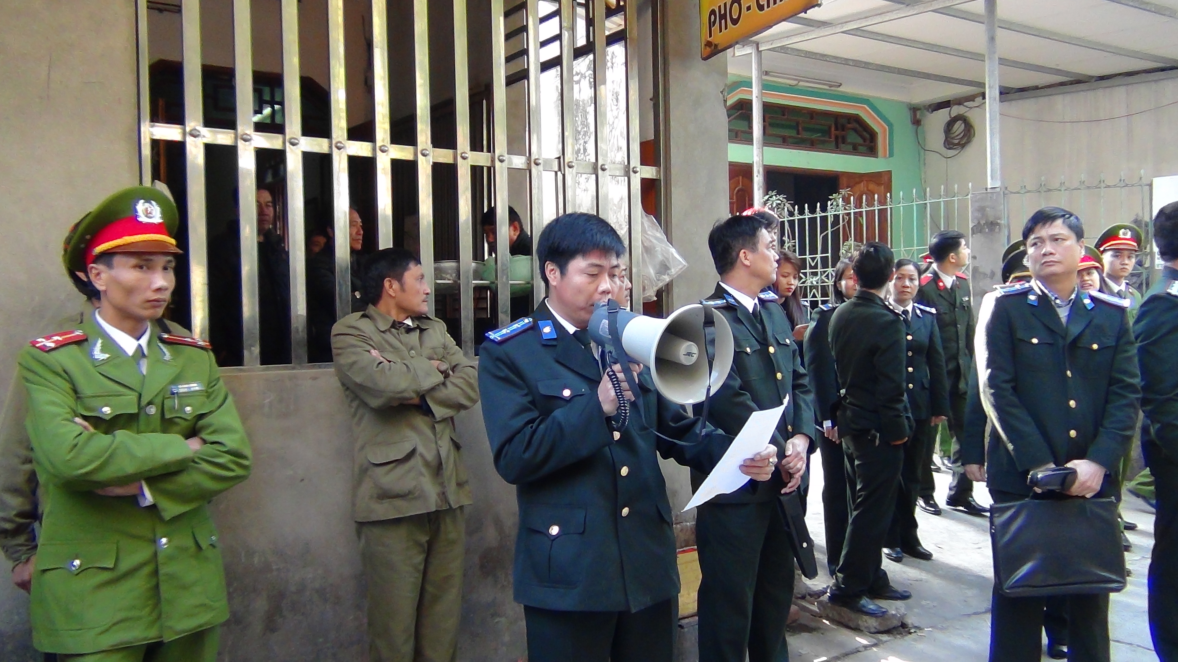 NHỮNG VƯỚNG MẮC TRONG CƯỠNG CHẾ THI HÀNH ÁN