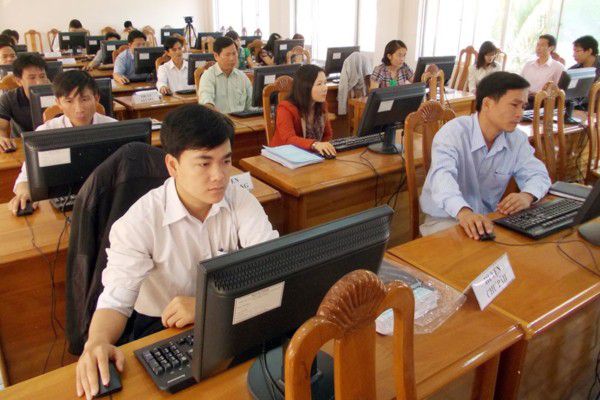 Bãi bỏ chứng chỉ tin học, ngoại ngữ đối với công chức hành chính, văn thư
