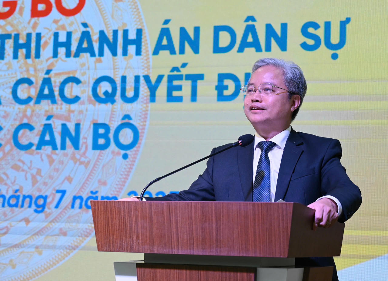 Ông Nguyễn Quang Thái - Phó Bí thư chuyên trách Đảng uỷ Bộ Tư pháp phát biểu tại Hội nghị.