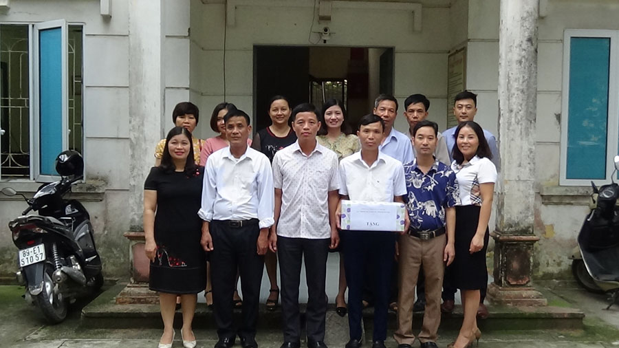 Thăm hỏi tặng quà nhân dịp kỷ niệm 73 năm Ngày truyền thống thi hành án dân sự và 72 năm Ngày Thương binh liệt sỹ 27/7