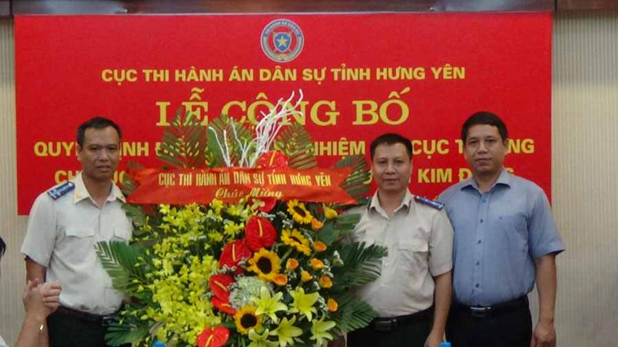 Công bố và trao Quyết định Chi cục trưởng Thi hành án dân sự huyện Kim Động.