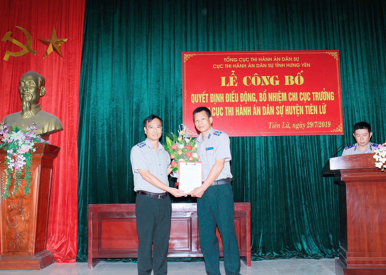 Lễ công bố quyết định điều động, bổ nhiệm Chi cục trưởng Chi cục THADS huyện Tiên Lữ