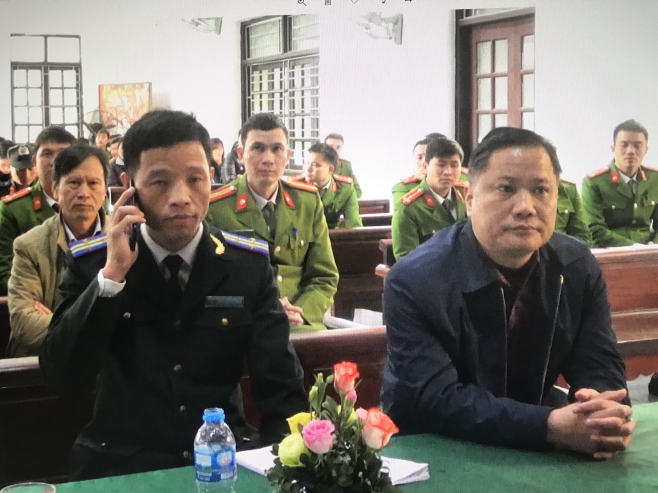 Chi cục Thi hành án dân sự huyện Khoái Châu tổ chức cưỡng chế thành công giao tài sản cho người trúng đấu giá