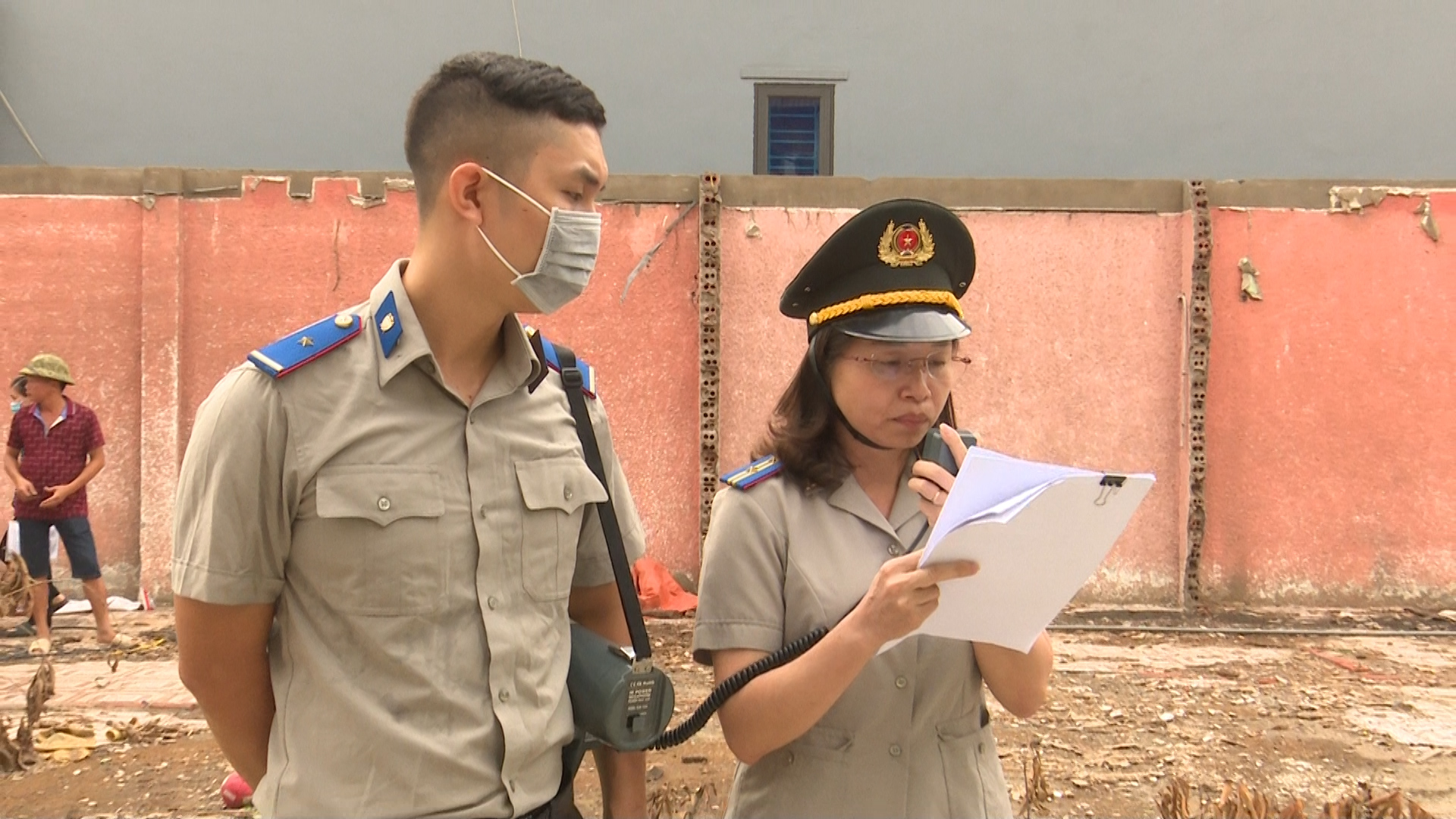 Cưỡng chế thi hành án thành công việc chuyển giao quyền sử dụng đất tại thôn Cầu, xã Lạc Đạo, huyện Văn Lâm, tỉnh Hưng Yên