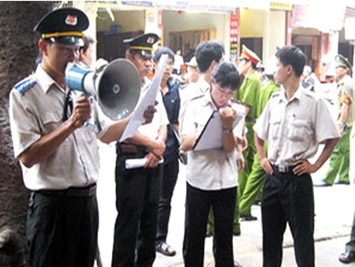 Nên đưa lên các phương tiện thông tin đại chúng các vụ việc cưỡng chế thi hành án