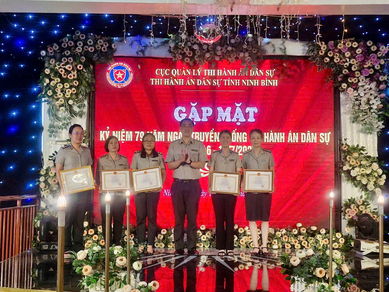 THI HÀNH ÁN DÂN SỰ TỈNH NINH BÌNH TỔ CHỨC GIAO BAN  CÔNG TÁC 9 THÁNG NĂM 2025 VÀ GẶP MẶT KỶ NIỆM 79 NĂM  NGÀY TRUYỀN THỐNG THI HÀNH ÁN DÂN SỰ