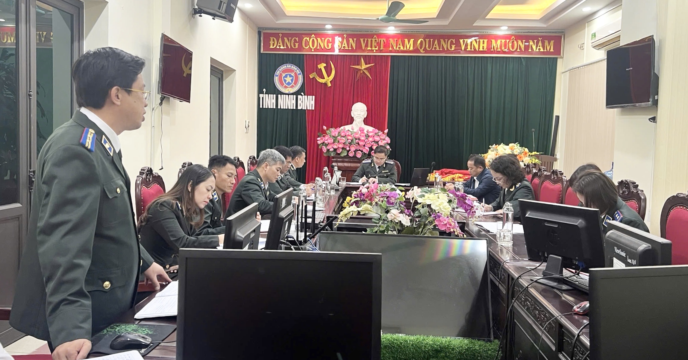 ĐẢNG ỦY THI HÀNH ÁN DÂN SỰ TỈNH NINH BÌNH TỔ CHỨC  SINH HOẠT ĐỊNH KỲ THÁNG 11/2025