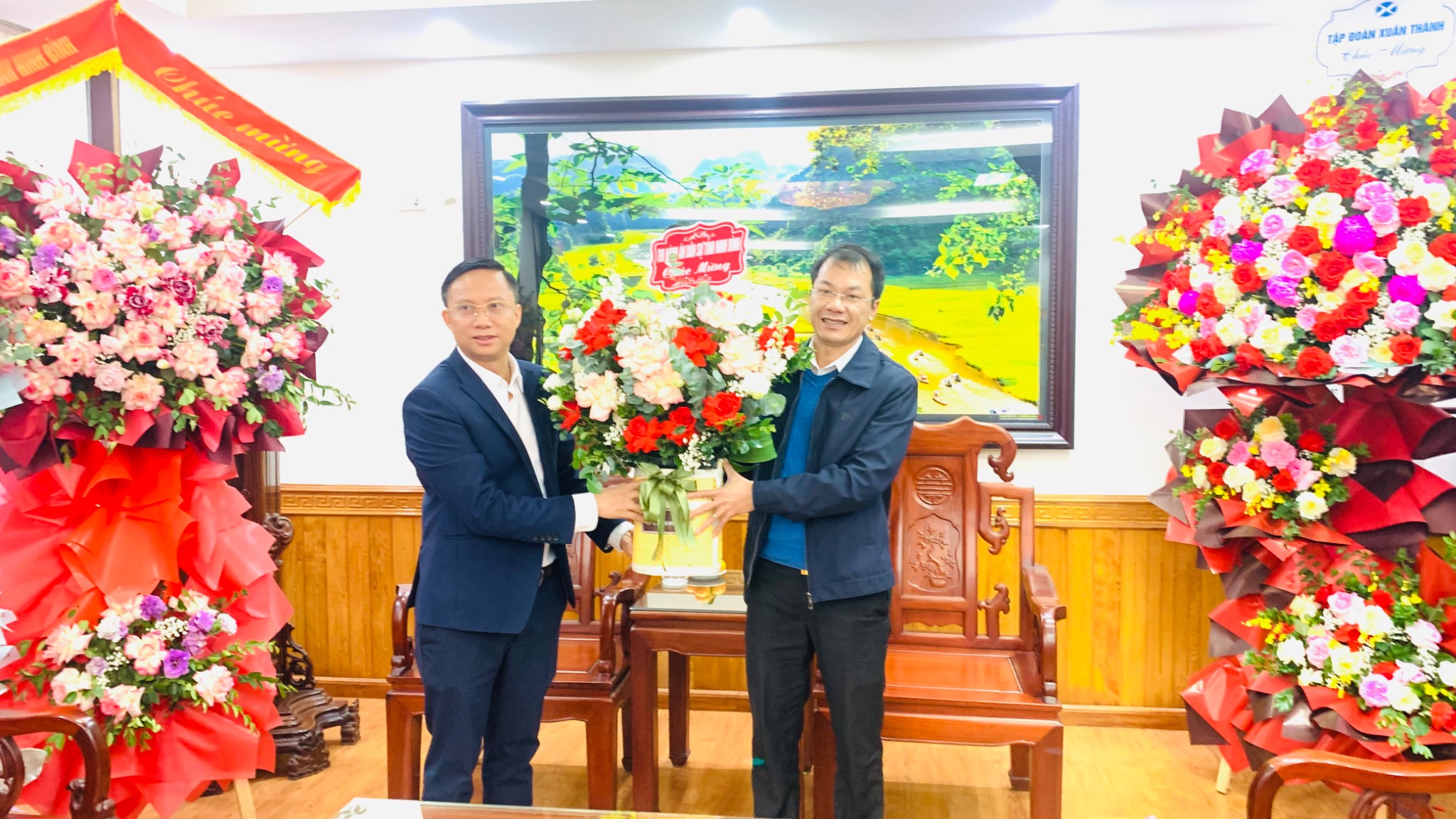 KỶ NIỆM NGÀY NHÀ GIÁO VIỆT NAM 20/11 LÃNH ĐẠO THI HÀNH ÁN DÂN SỰ TỈNH NINH BÌNH ĐẾN THĂM, CHÚC MỪNG SỞ GIÁO DỤC & ĐÀO TẠO VÀ TRƯỜNG CHÍNH TRỊ TỈNH.