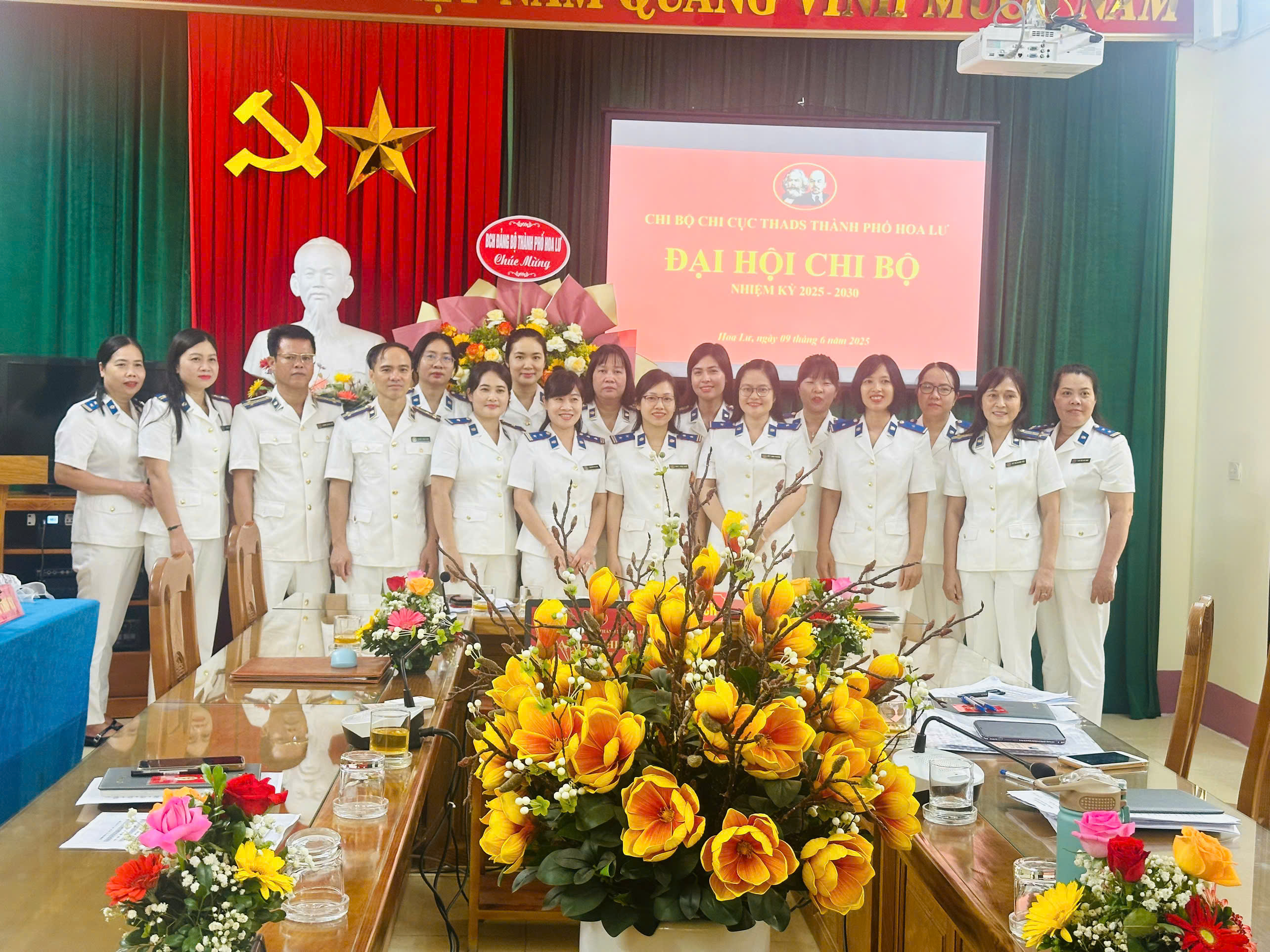 Chi bộ Chi cục Thi hành án dân sự thành phố Hoa Lư, tỉnh Ninh Bình long trọng tổ chức Đại hội Chi bộ nhiệm kỳ 2025–2030