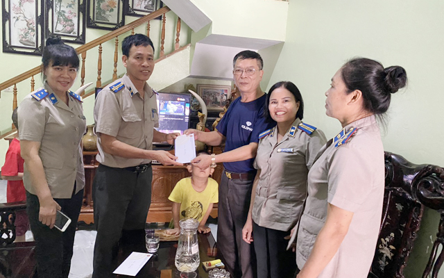 Vĩnh Lộc: thăm hỏi nguyên Lãnh đạo Chi cục nhân ngày truyền thống THADS