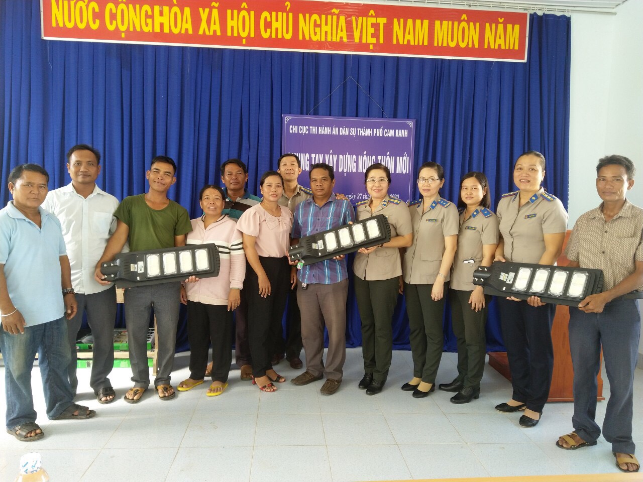 Chi cục Thi hành án dân sự thành phố Cam Ranh "chung sức góp phần xây dựng nông thôn mới"